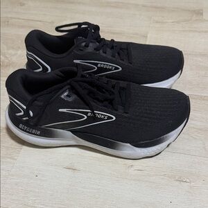 Brooks Women's Black and White Athletic Shoes